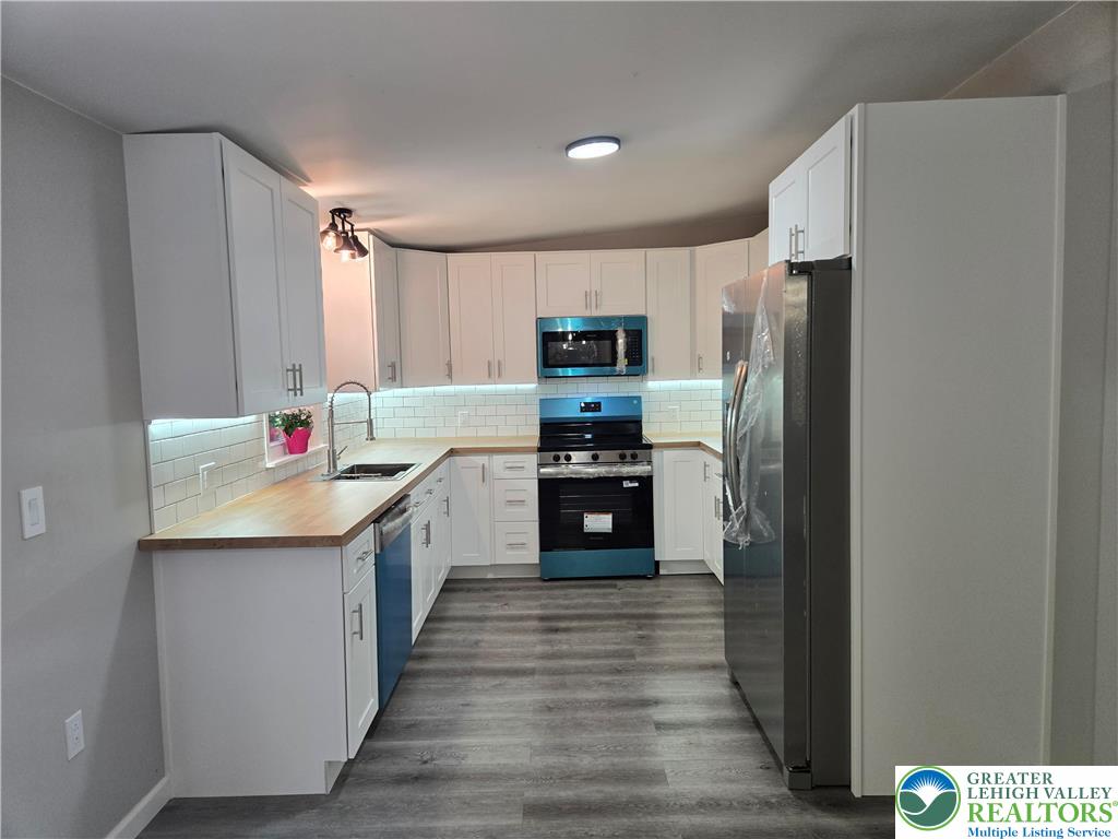 49 Nesco Manor Road Drums, PA 18222 - Photo 5 of 10 a large kitchen with a stove a sink and a refrigerator