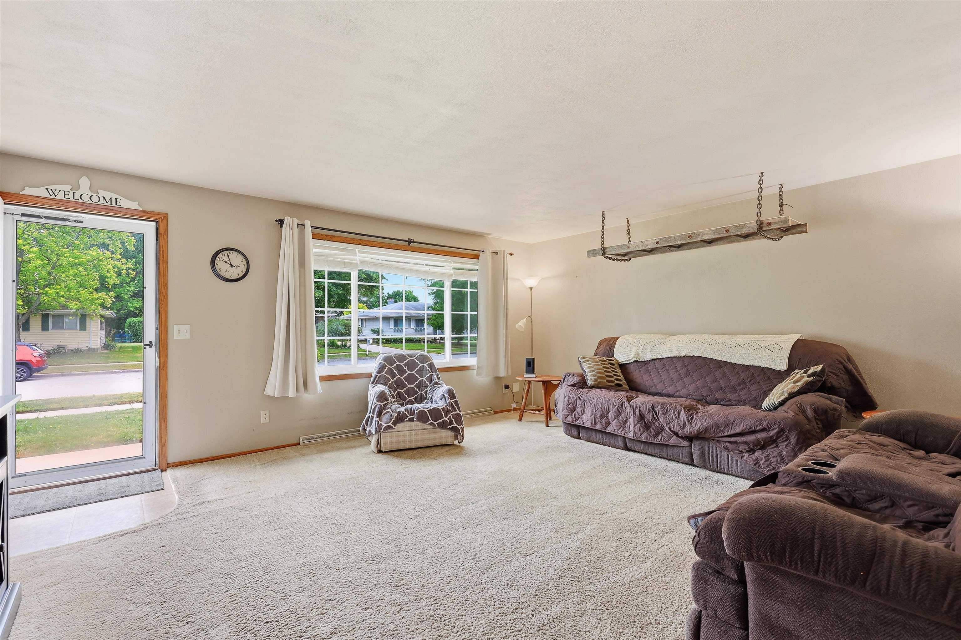 1786 Schaefer Circle Appleton, WI 54915 - Photo 2 of 23 Gallery Image 2