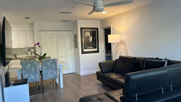 $2,300 | 616 Executive Center Drive, Unit 5201, West Palm Beach, FL 33401