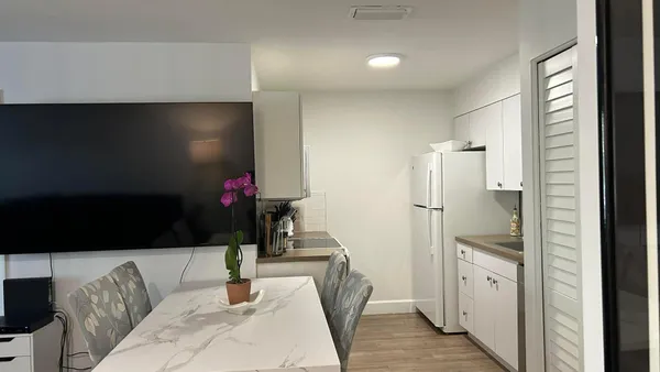 $2,300 | 616 Executive Center Drive, Unit 5201, West Palm Beach, FL 33401