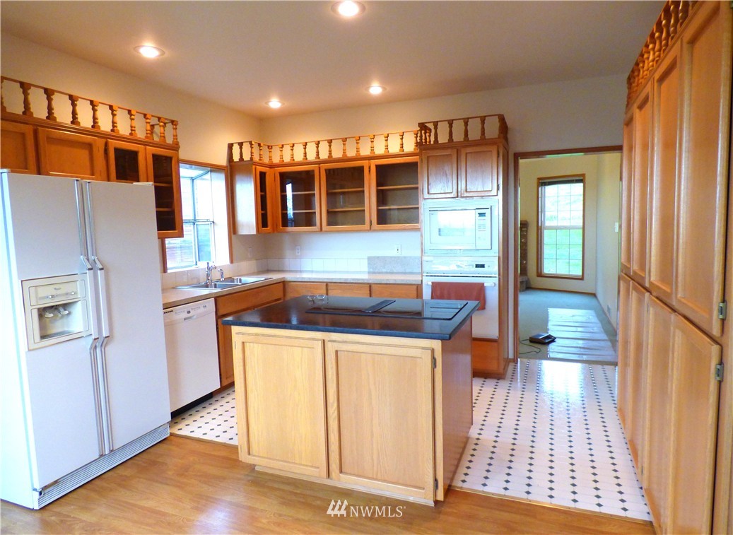 908 High Road Camano Island, WA 98282 - Photo 12 of 19 Gallery Image 12