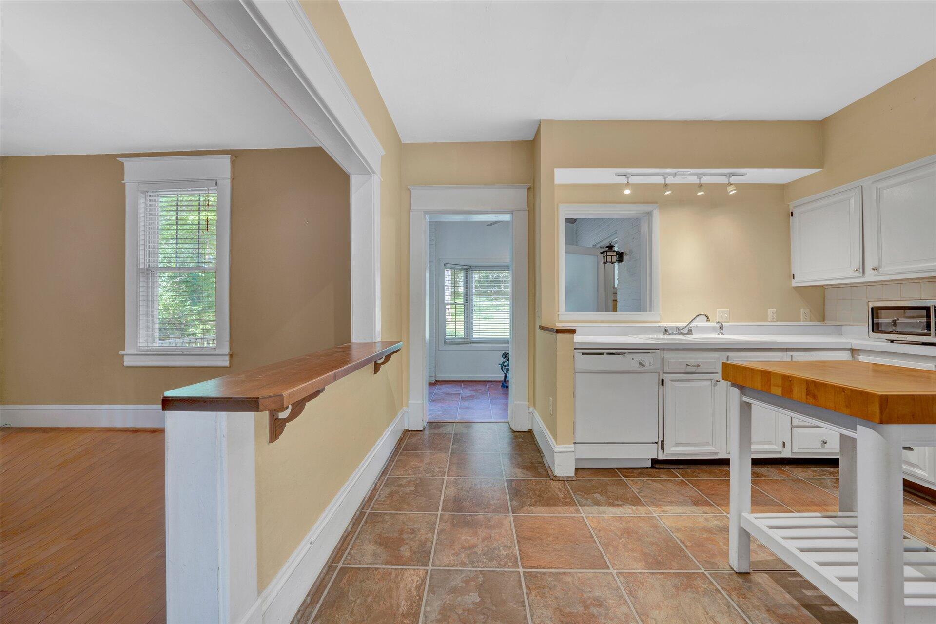 1905 Arlington Road Southwest Roanoke, VA 24015 - Photo 14 of 30 11-DSC00034