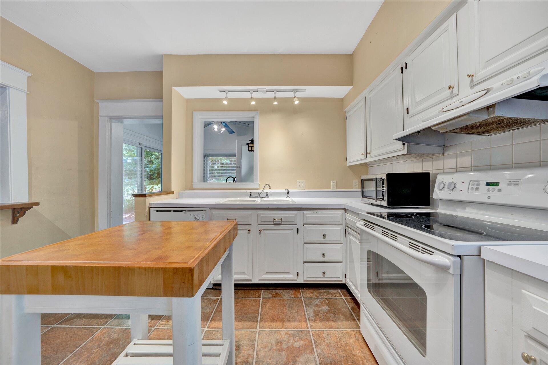 1905 Arlington Road Southwest Roanoke, VA 24015 - Photo 15 of 30 12-DSC00037