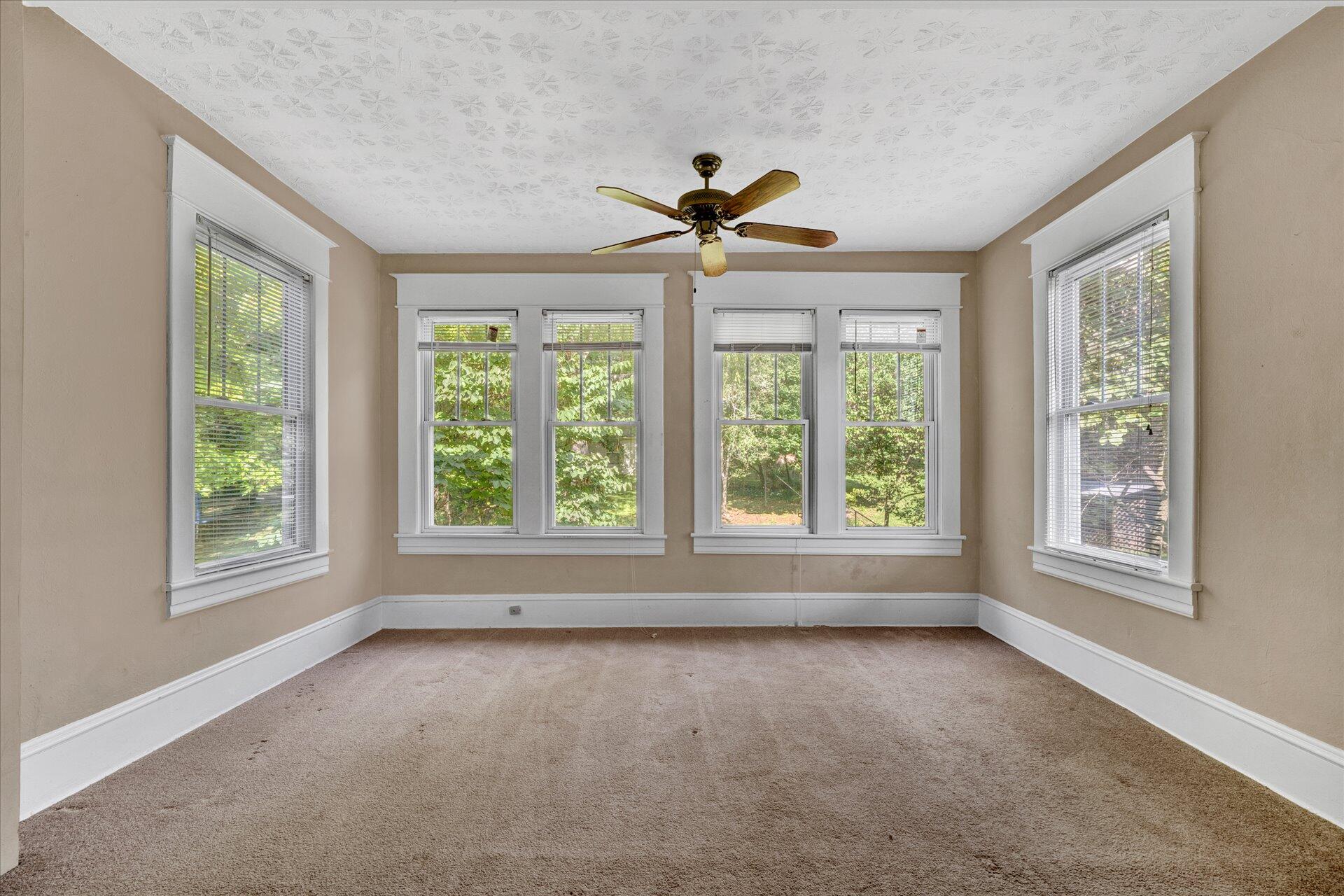 1905 Arlington Road Southwest Roanoke, VA 24015 - Photo 25 of 30 22-DSC00079