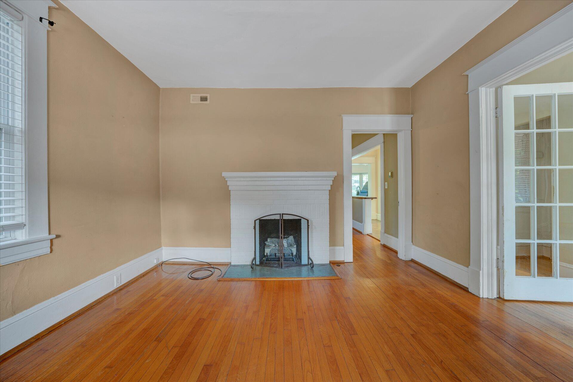 1905 Arlington Road Southwest Roanoke, VA 24015 - Photo 9 of 30 06-DSC00019