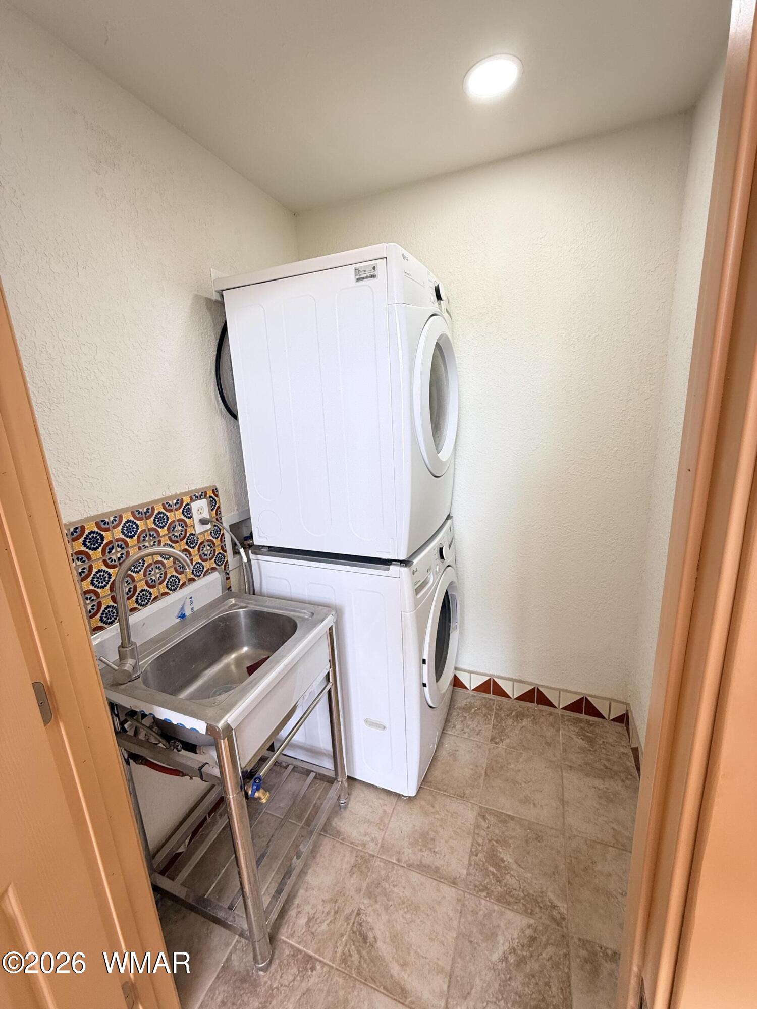 5462 County Line Road Snowflake, AZ 85937 - Photo 7 of 17 laundry room