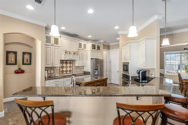 a view of a house with garden and yard