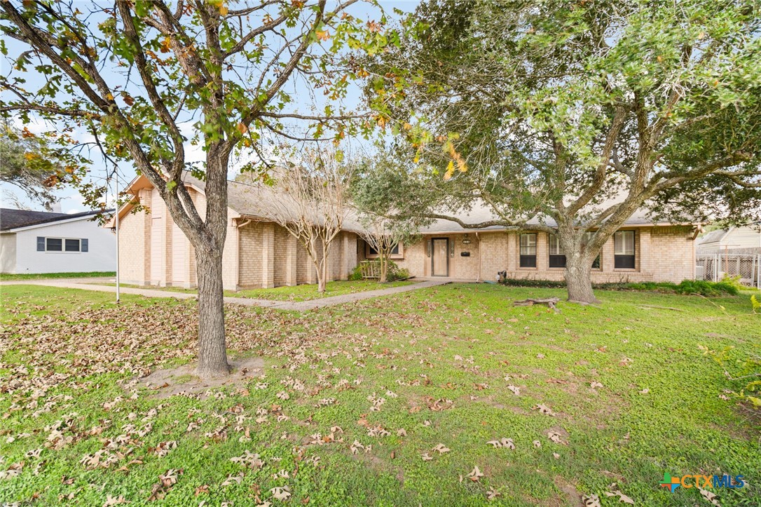 603 Suzanne Street Edna, TX 77957 - Photo 4 of 45