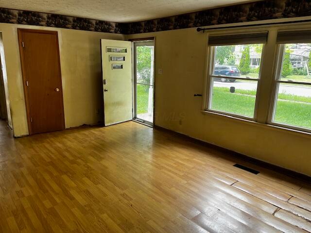 284 Old Village Road Columbus, OH 43228 - Photo 2 of 6 IMG_6859