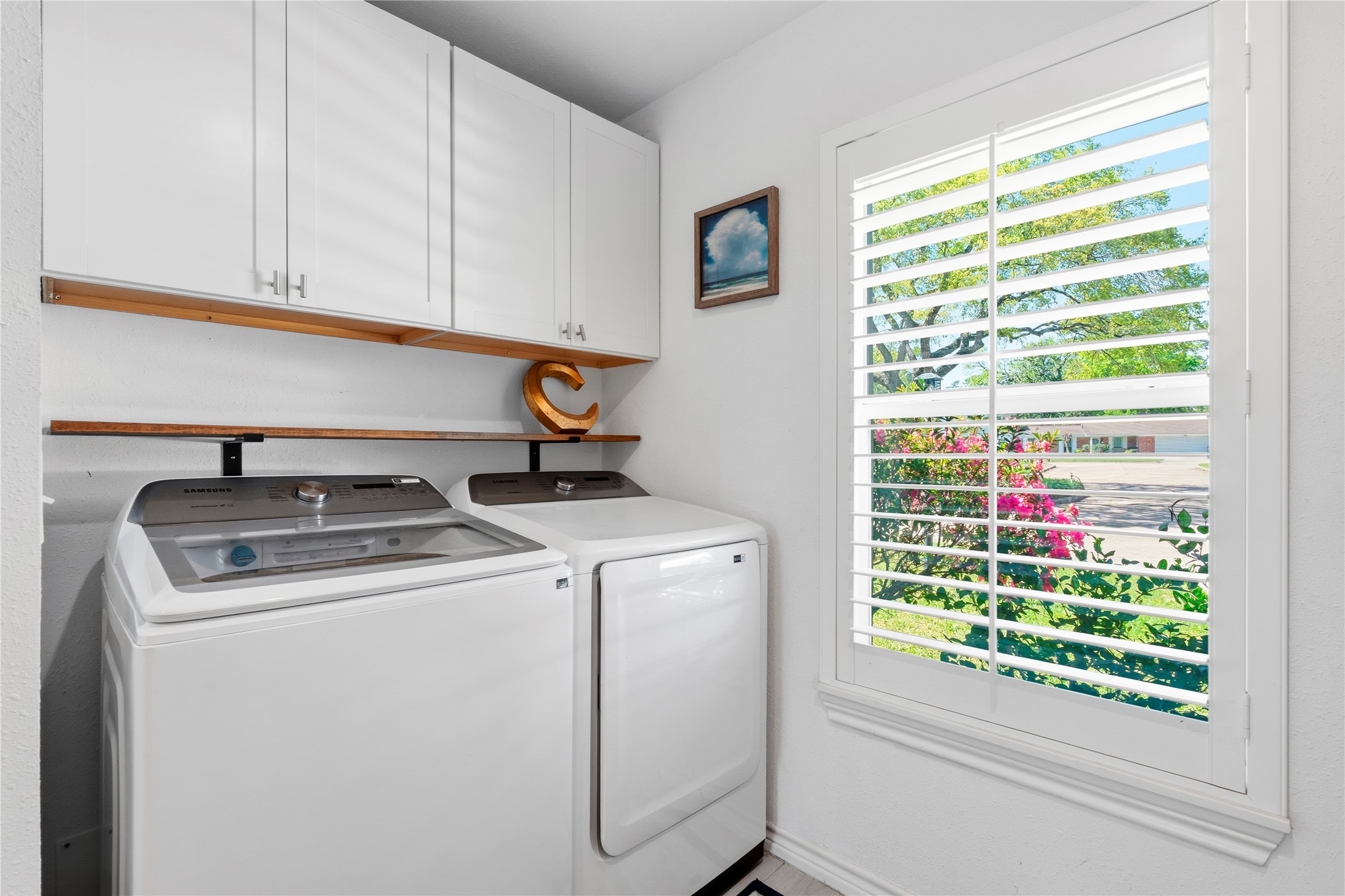 102 Enchanted Oaks Court Spring, TX 77388 - Photo 25 of 48 a utility room with dryer and washer