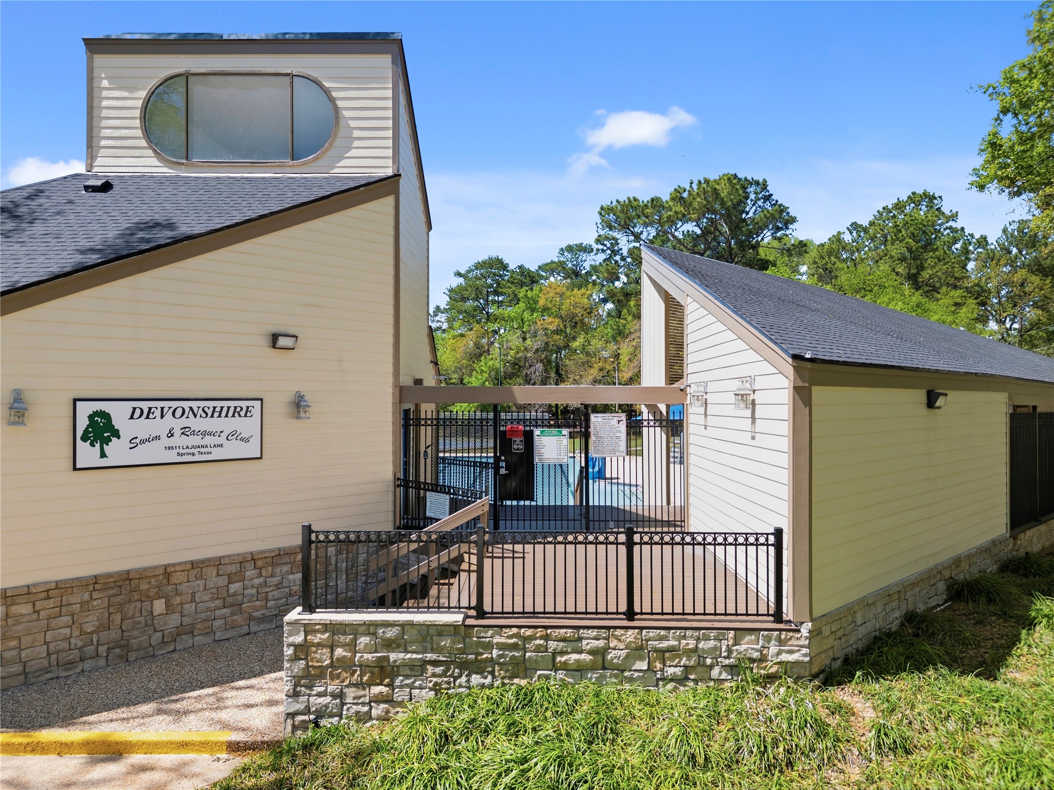 102 Enchanted Oaks Court Spring, TX 77388 - Photo 38 of 48 a front view of a house with a yard