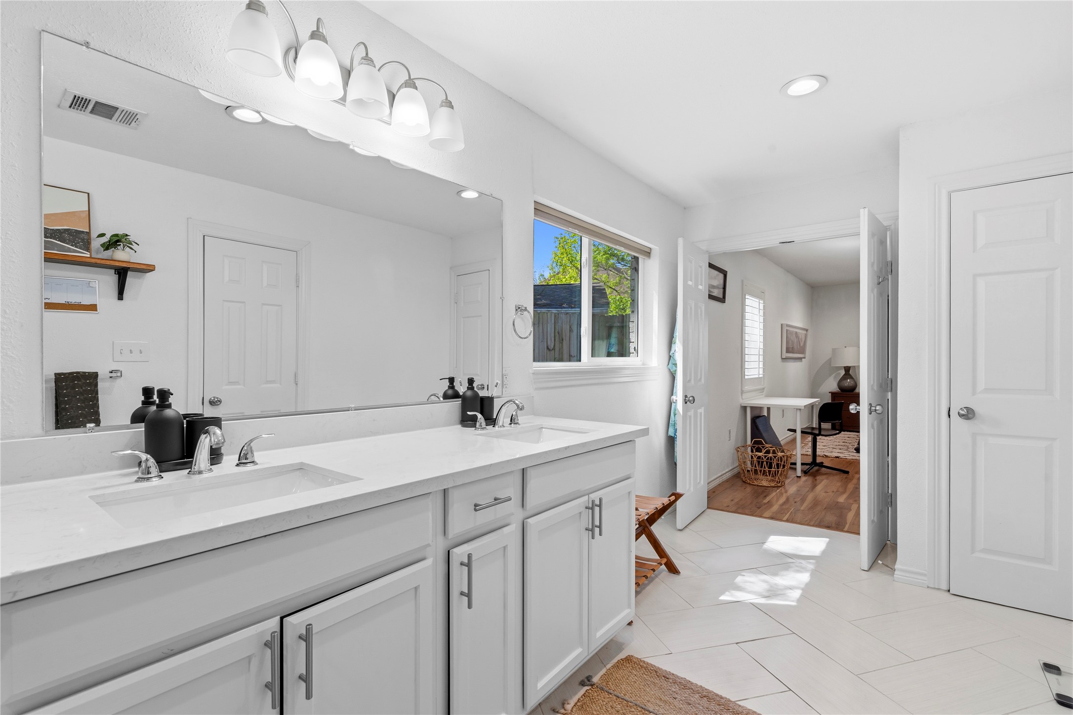 102 Enchanted Oaks Court Spring, TX 77388 - Photo 9 of 48 a en suite bathroom with double sink and a mirror