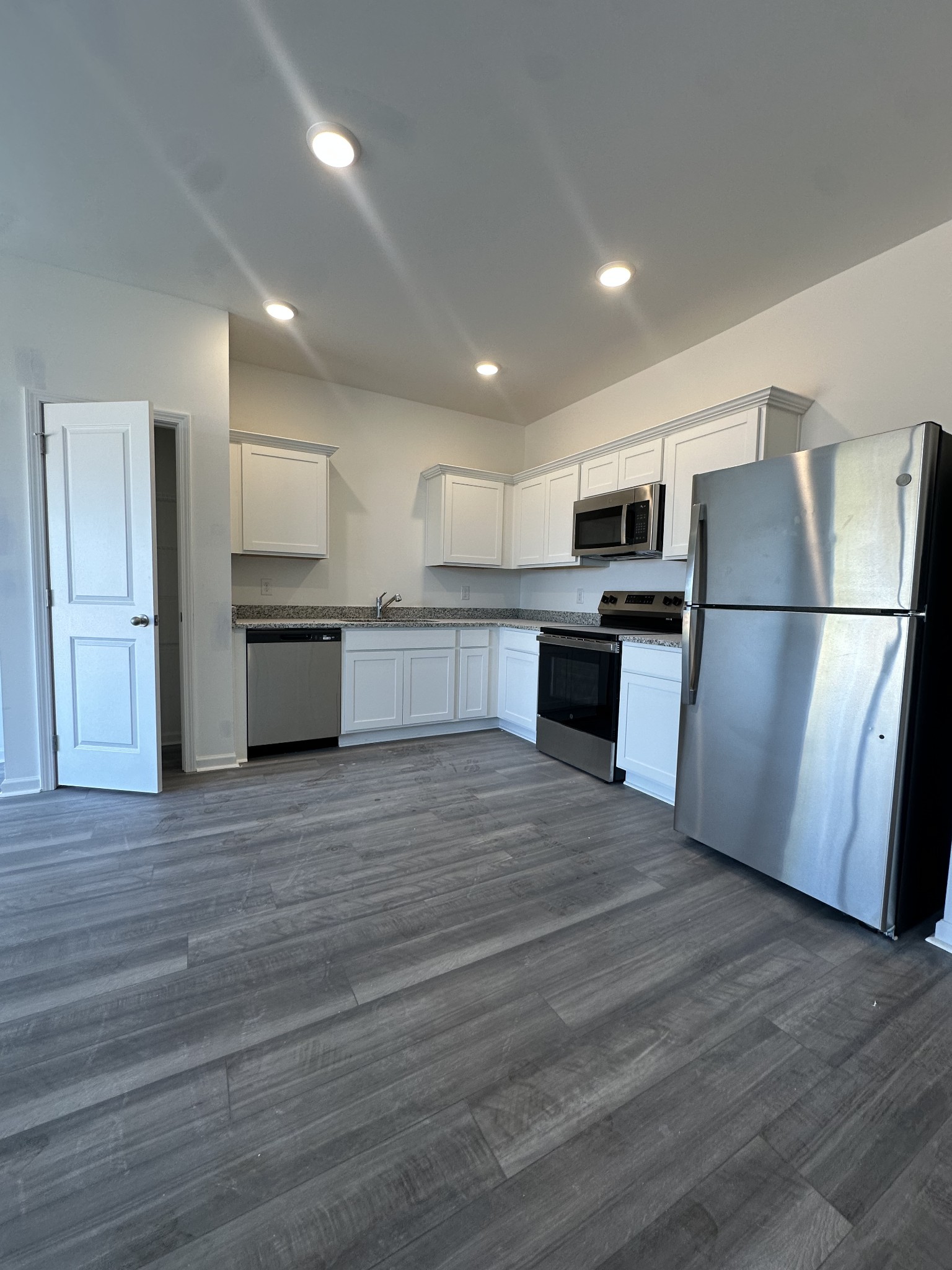 227 Darlington Drive Dickson, TN 37055 - Photo 5 of 20