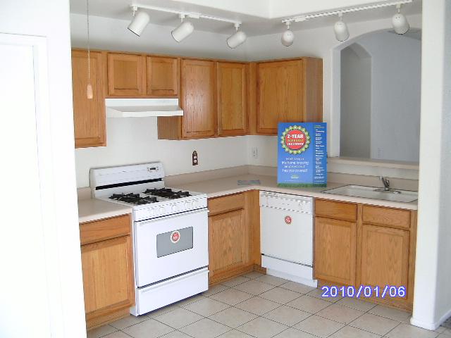 16144 West Grant Street Goodyear, AZ 85338 - Photo 3 of 14 Kitchen!