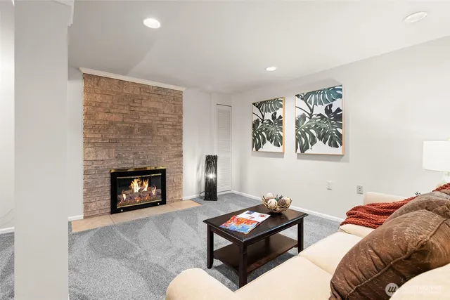 $1,070,000 | 20614 4th Avenue Southwest, Normandy Park, WA 98166