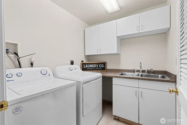 $1,070,000 | 20614 4th Avenue Southwest, Normandy Park, WA 98166