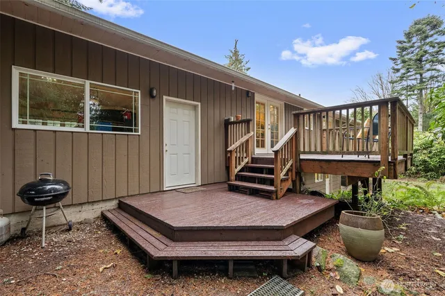 $1,070,000 | 20614 4th Avenue Southwest, Normandy Park, WA 98166
