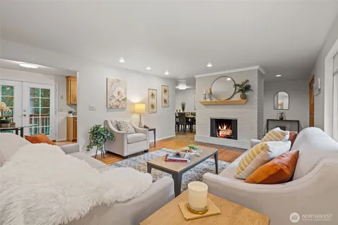 $1,070,000 | 20614 4th Avenue Southwest, Normandy Park, WA 98166