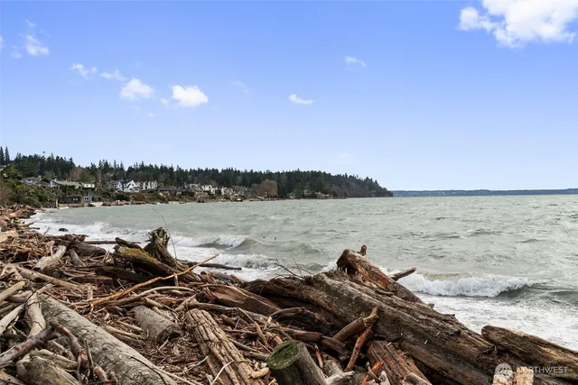 $1,070,000 | 20614 4th Avenue Southwest, Normandy Park, WA 98166