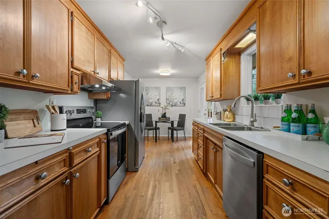 $1,070,000 | 20614 4th Avenue Southwest, Normandy Park, WA 98166