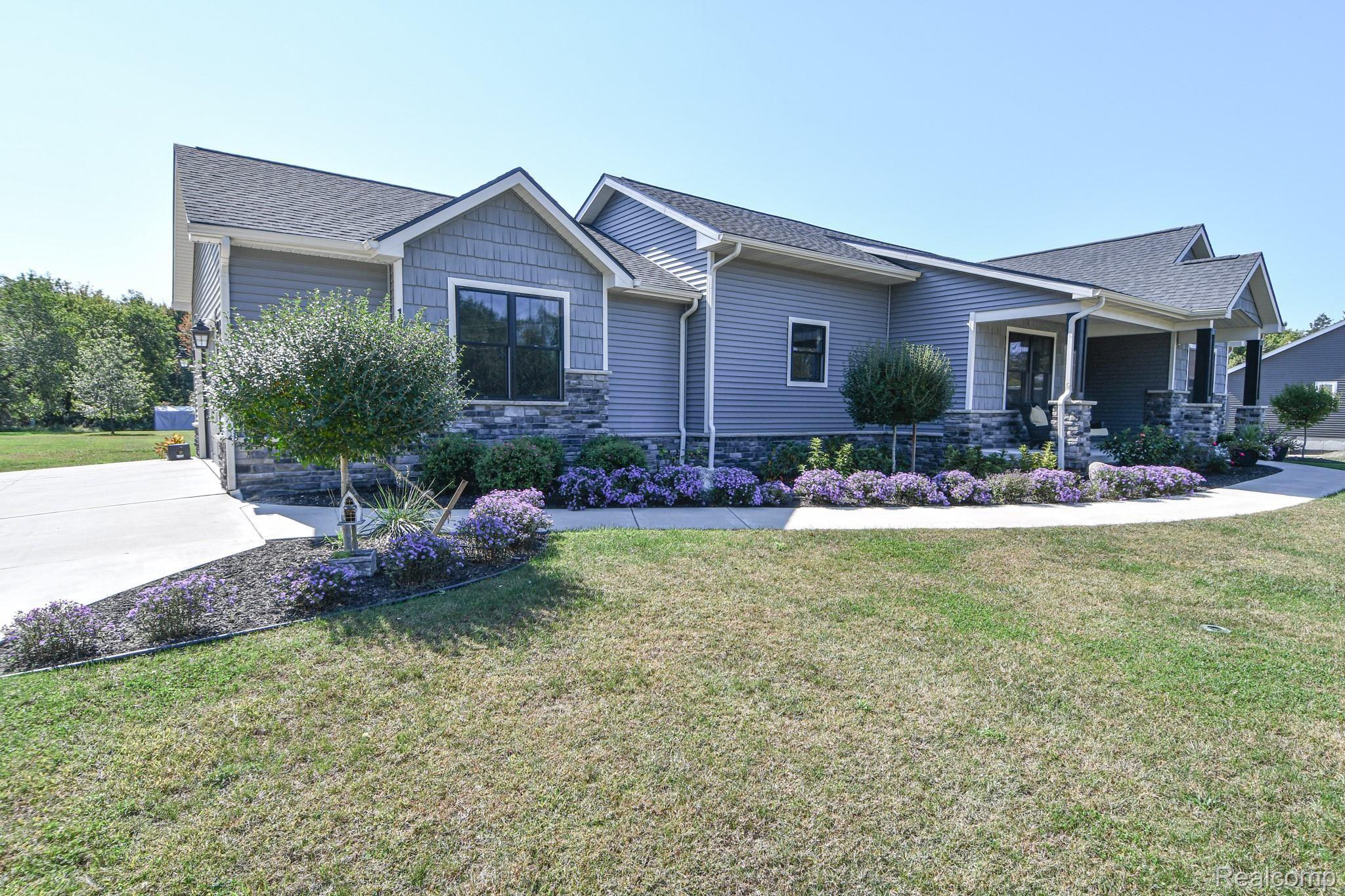 ABSOLUTELY STUNNING SPLIT RANCH HOME ON .99 ACRE!