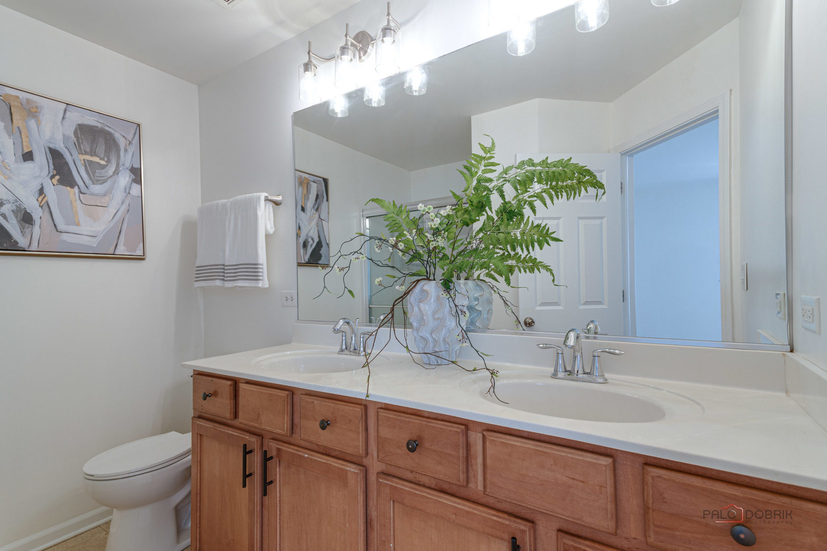 7515e Savoy Lane, Unit C Bridgeview, IL 60455 - Photo 16 of 22 a bathroom with a sink double vanity granite and a toilet
