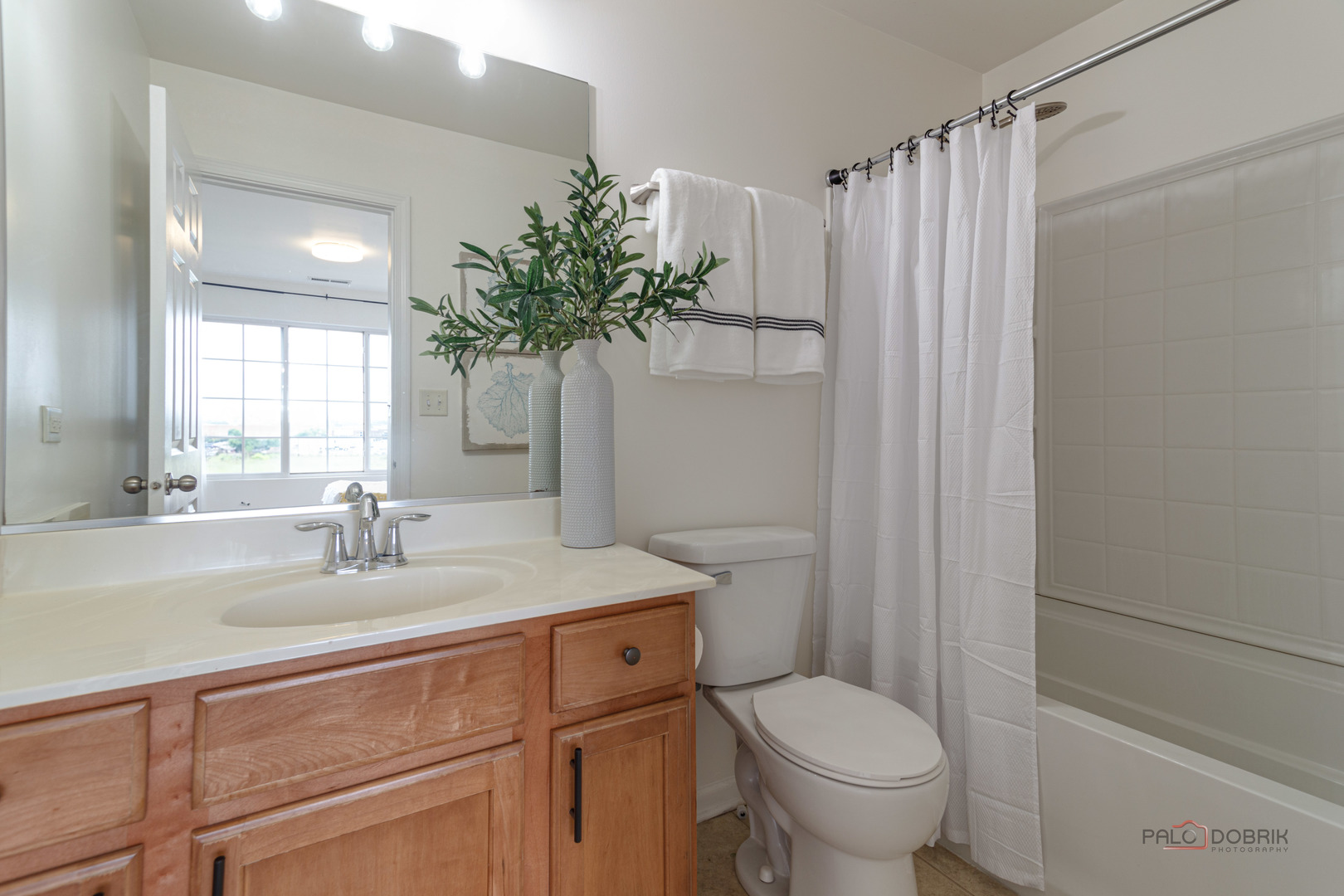 7515e Savoy Lane, Unit C Bridgeview, IL 60455 - Photo 19 of 22 a bathroom with a sink toilet and shower