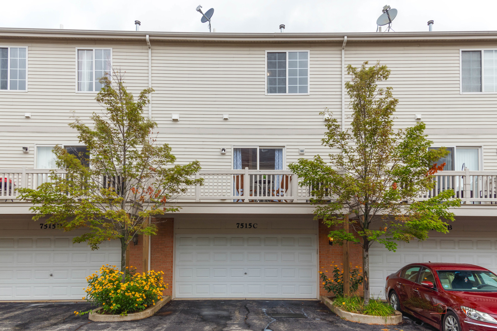 7515e Savoy Lane, Unit C Bridgeview, IL 60455 - Photo 22 of 22 a front view of a house with a yard