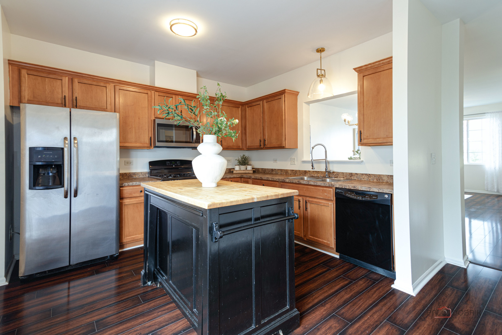 7515e Savoy Lane, Unit C Bridgeview, IL 60455 - Photo 8 of 22 a kitchen with a sink stove and refrigerator