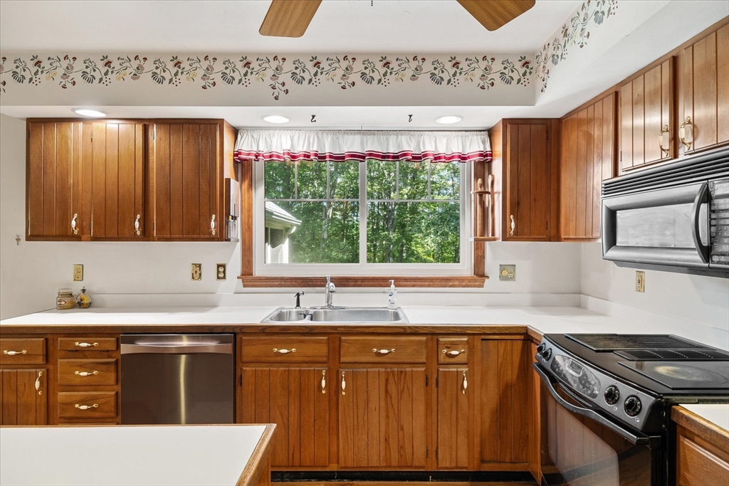 24 Stoneybrook Road Charlton, MA 01507 - Photo 5 of 41 Gallery Image 5