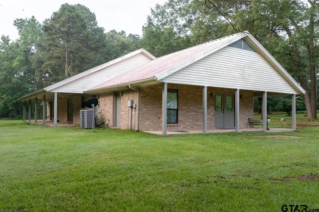 a view of a house with a backyard