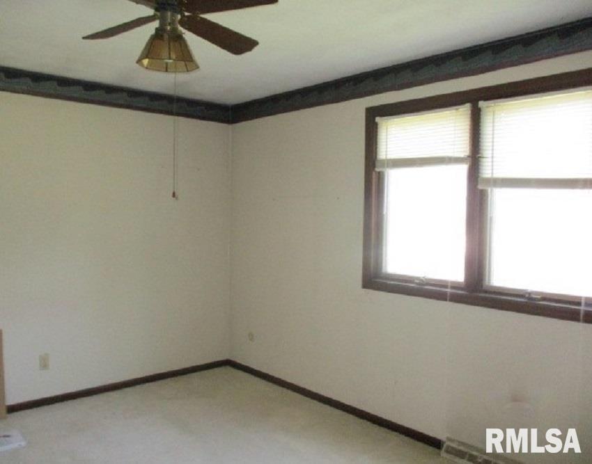 5716 West Heuermann Road Peoria, IL 61607 - Photo 3 of 11 Gallery Image 3