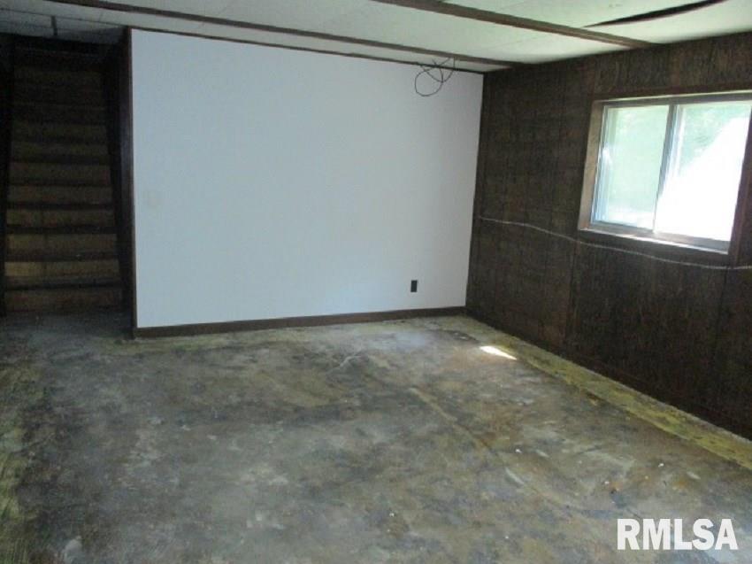 5716 West Heuermann Road Peoria, IL 61607 - Photo 7 of 11 Gallery Image 7