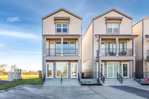 $2,350 | 498 South Centro Circle, Unit A, Conroe, TX 77385