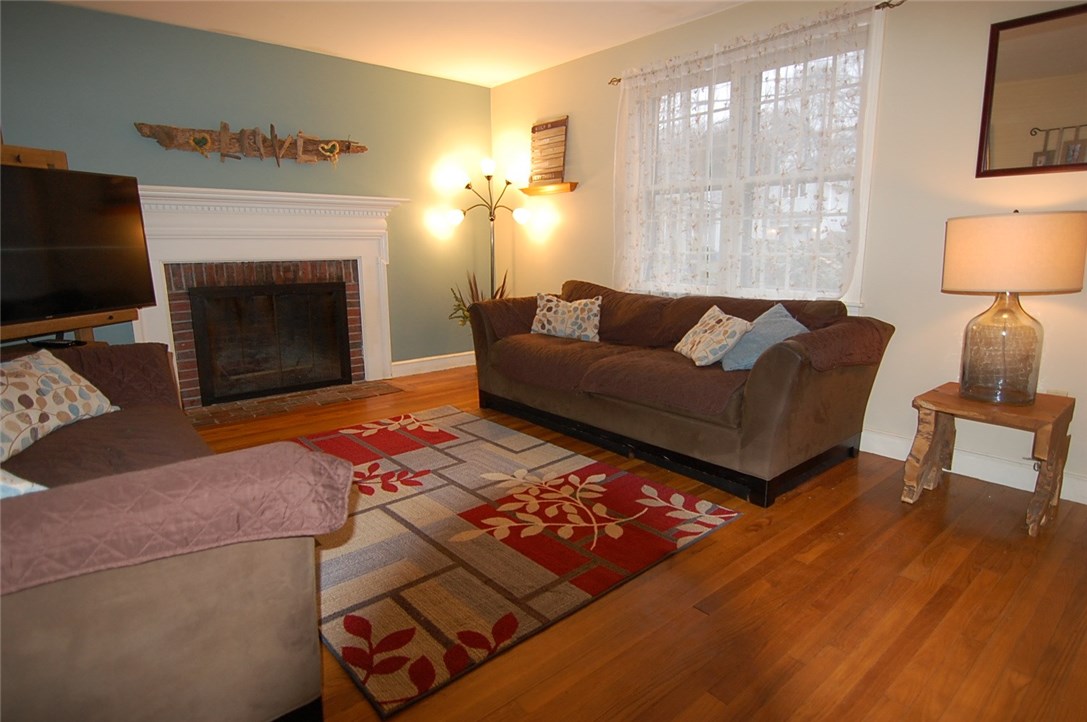 103 Walnut Road Barrington, RI 02806 - Photo 3 of 24 Gallery Image 3