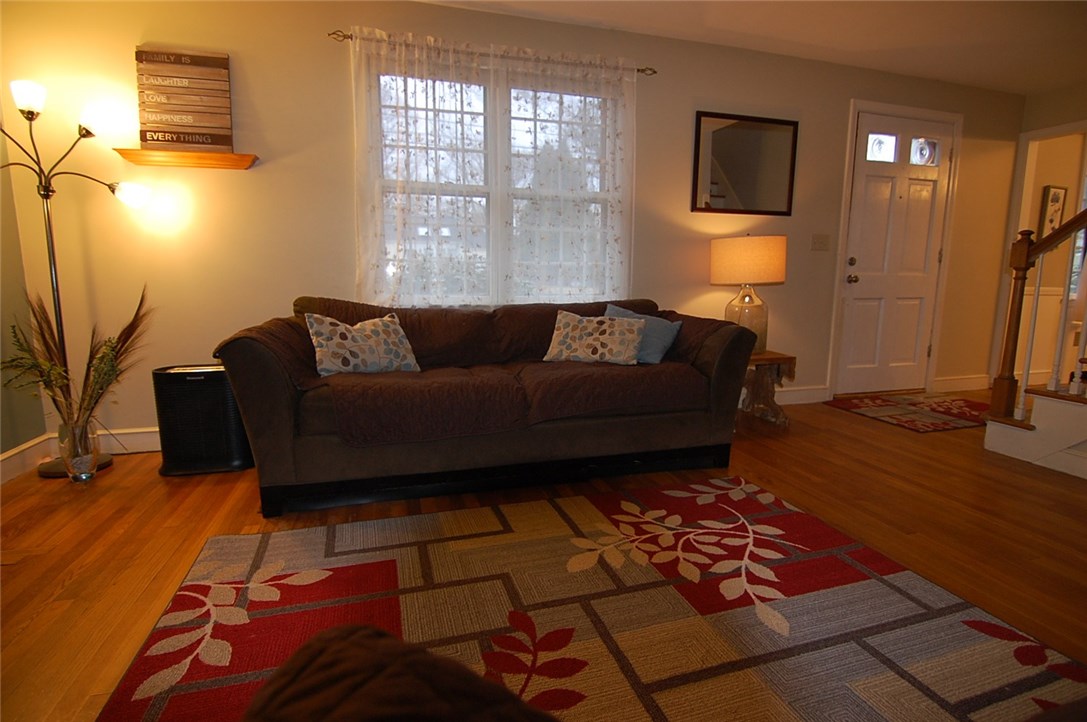 103 Walnut Road Barrington, RI 02806 - Photo 4 of 24 Gallery Image 4