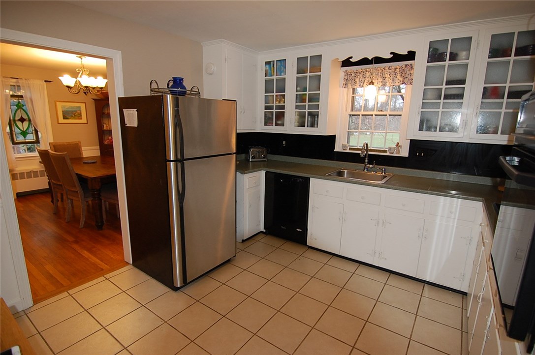 103 Walnut Road Barrington, RI 02806 - Photo 9 of 24 Gallery Image 9