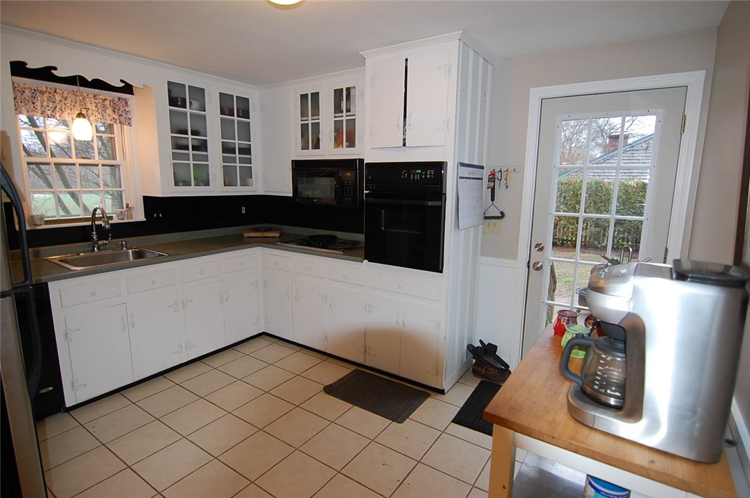 103 Walnut Road Barrington, RI 02806 - Photo 10 of 24 Gallery Image 10