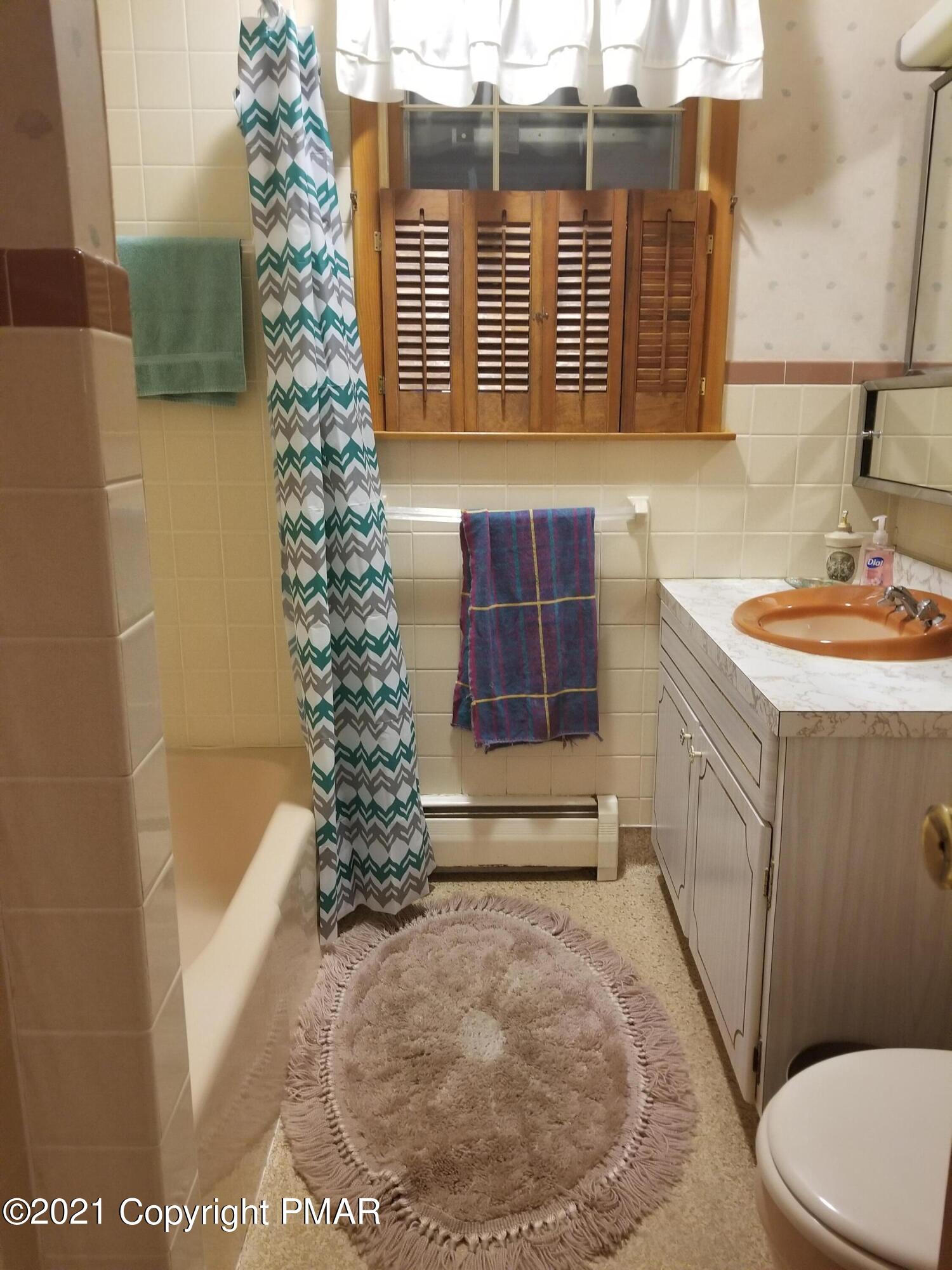 1111 Hillcrest Drive Stroudsburg, PA 18360 - Photo 11 of 20 a bathroom with a sink and mirror