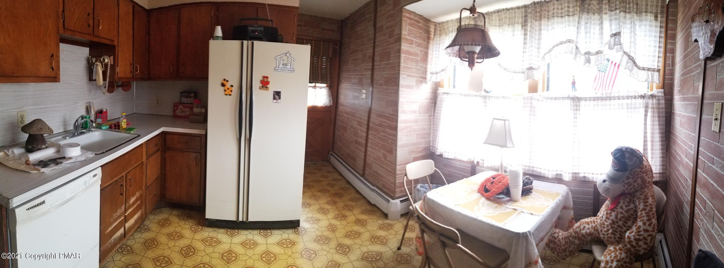 1111 Hillcrest Drive Stroudsburg, PA 18360 - Photo 8 of 20 a kitchen with a refrigerator and a stove