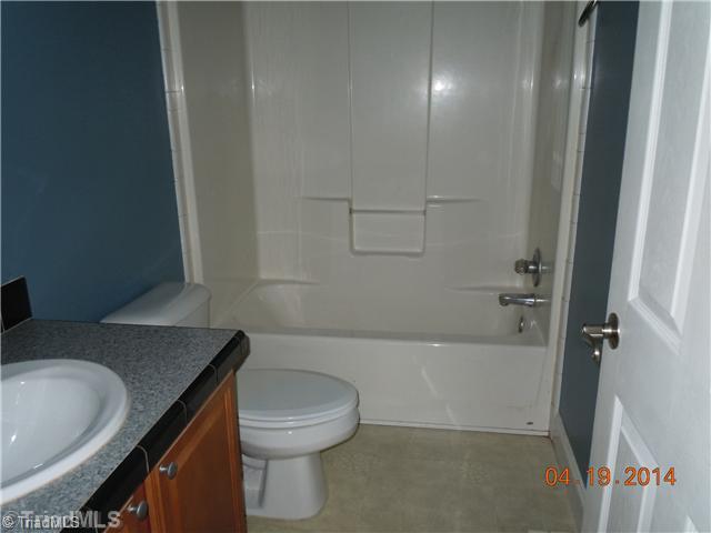 523 Motsinger Road Thomasville, NC 27360 - Photo 6 of 12 Bath.