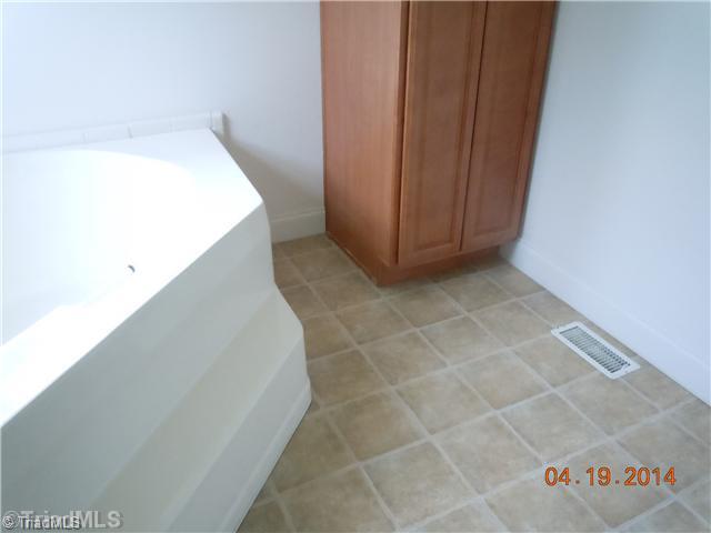 523 Motsinger Road Thomasville, NC 27360 - Photo 10 of 12 Master Bath/Spa.