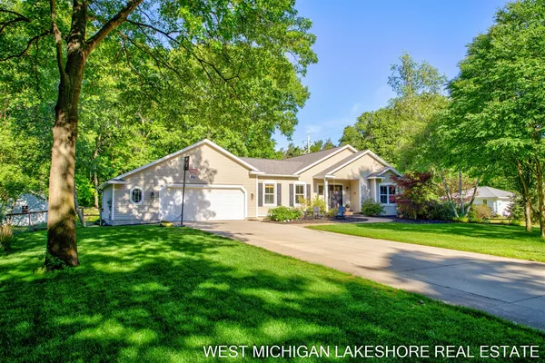 $799,900 | 3260 Lorrimar Lane, Saugatuck, MI 49453
