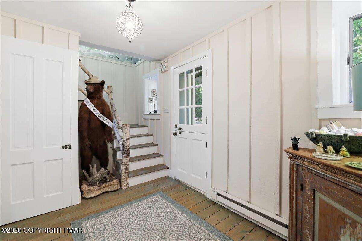 315 West Gate Road Cresco, PA 18326 - Photo 21 of 60 Foyer area