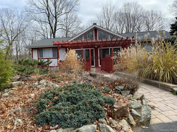 $640,000 | 19 Cascade Lake Road, Warwick, NY 10990