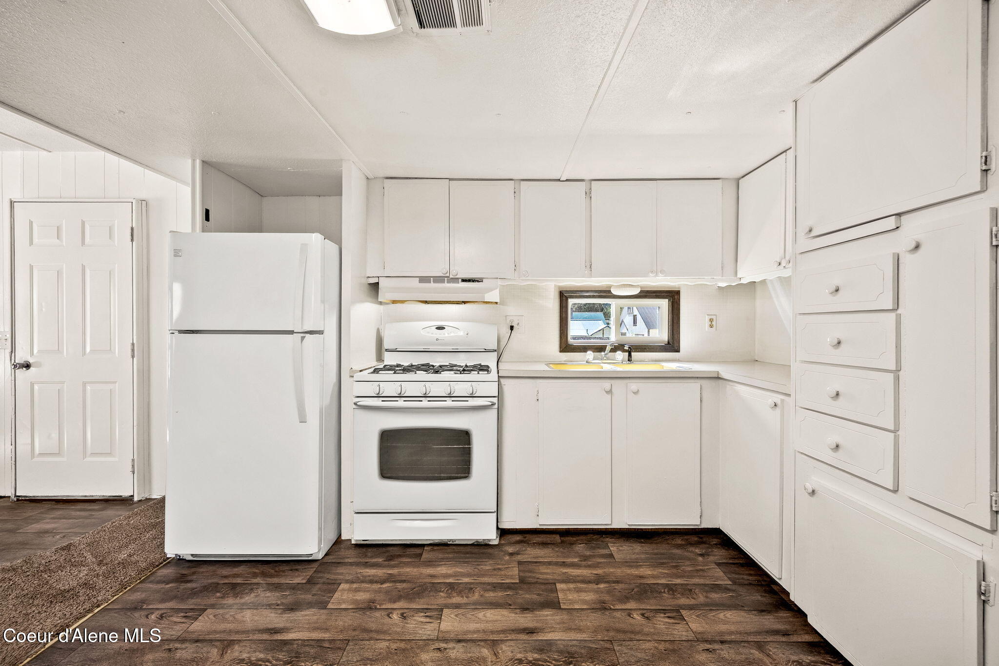 153 Burke Road Wallace, ID 83873 - Photo 13 of 37 Kitchen