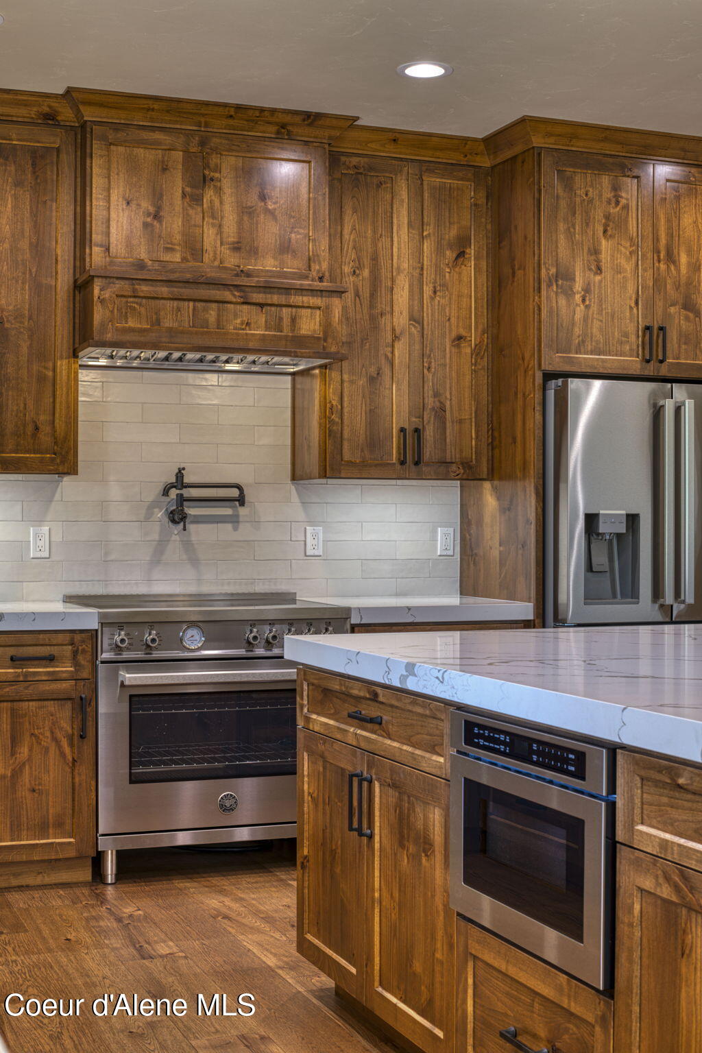 4450 Dufort Road Sagle, ID 83860 - Photo 12 of 81 Well Equipped Kitchen