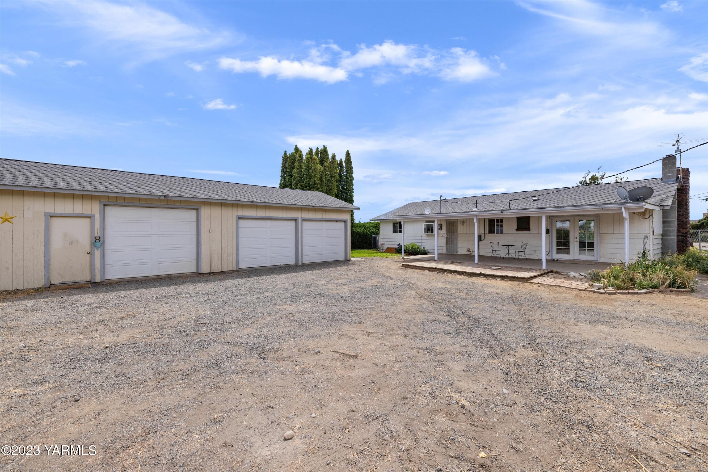 a front view of house with yard