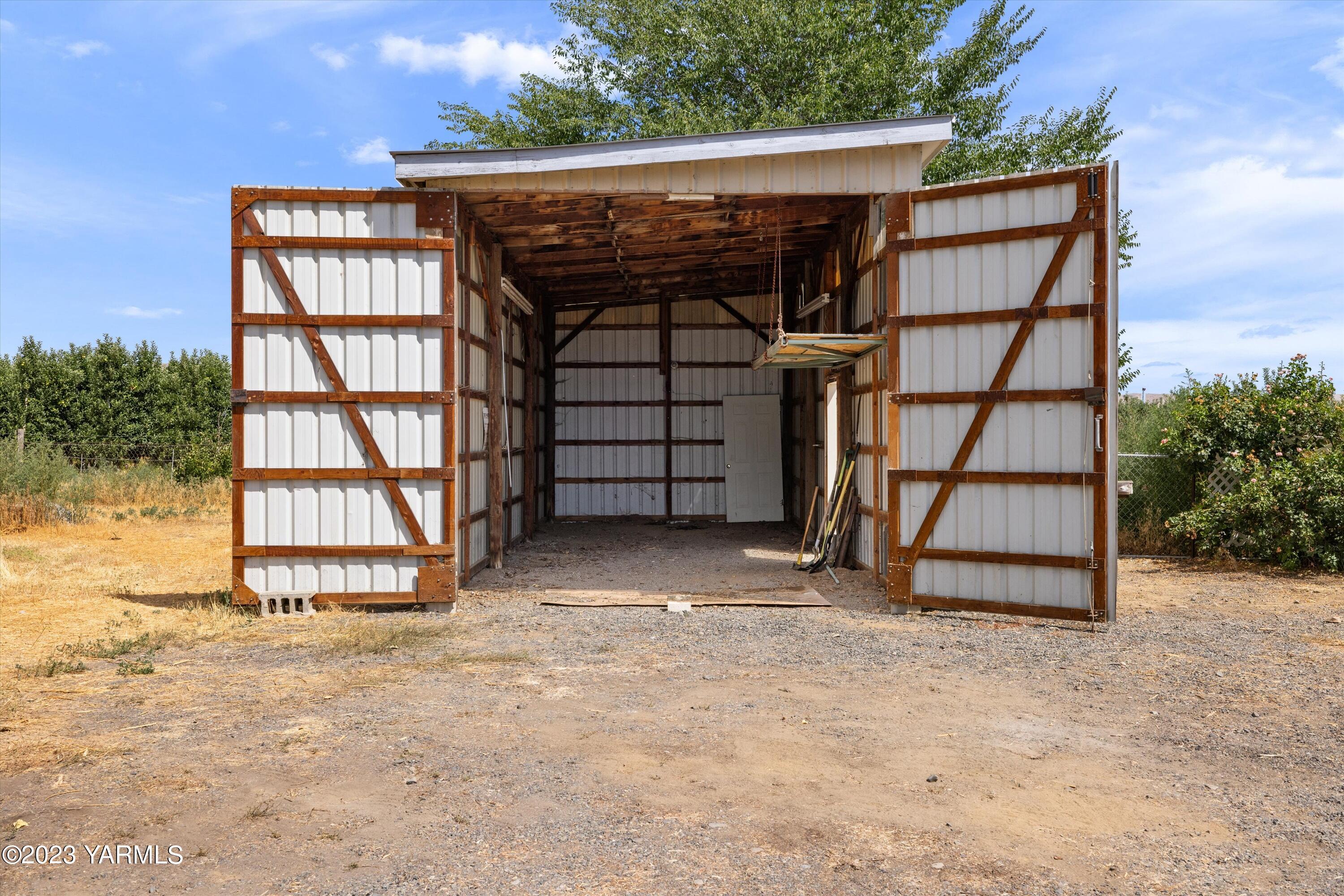 2901 Jones Road Wapato, WA 98951 - Photo 28 of 32 a view of outdoor space