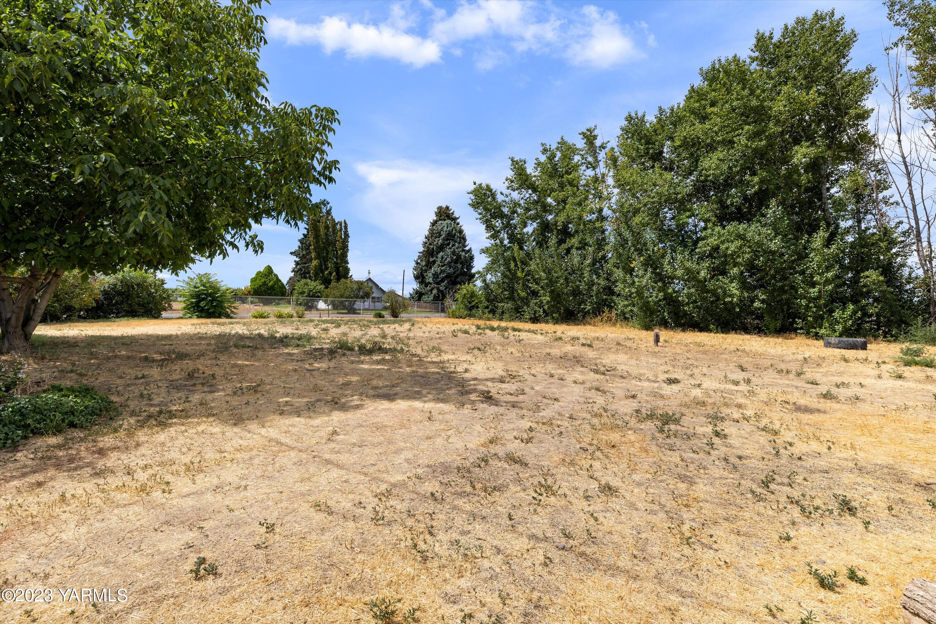 2901 Jones Road Wapato, WA 98951 - Photo 31 of 32